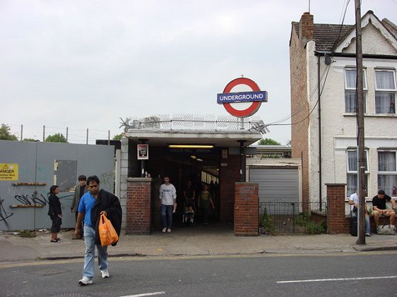 Dollis Hill Tube Station, Chapter Road entrance
