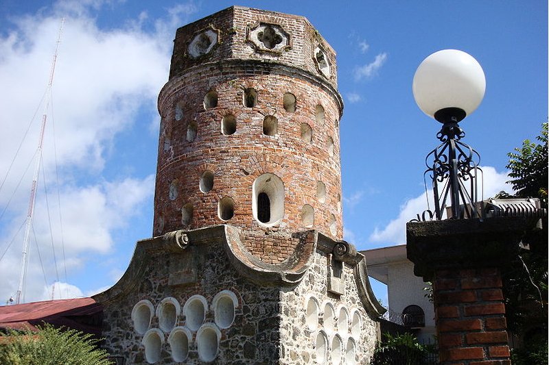 El Fontín monument in Heredia, Costa Rica