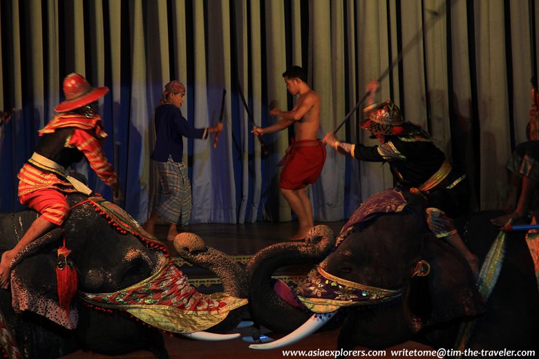 Elephant battle scene, Nong Nooch