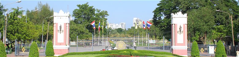 Gate to Lumpini Park
