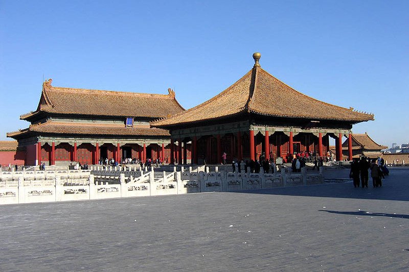 Hall of Preserving Harmony (left), Hall of Middle Harmony (right)