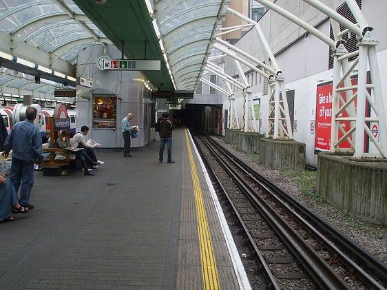 Hammersmith Tube Station (District & Piccadilly Lines)