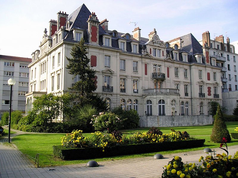 The grand old Hôtel de Bains in Besançon