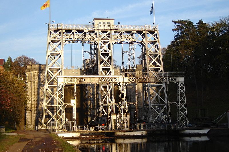 Houdeng-Aimeries boat lift