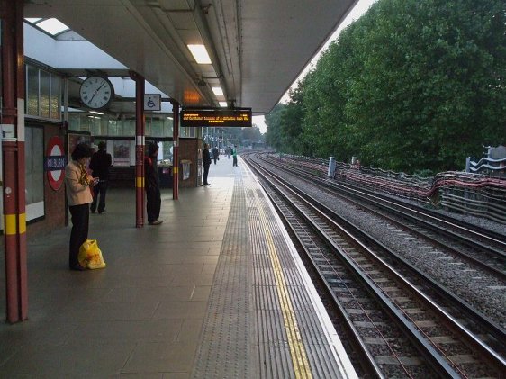 Kilburn Tube Station island platform