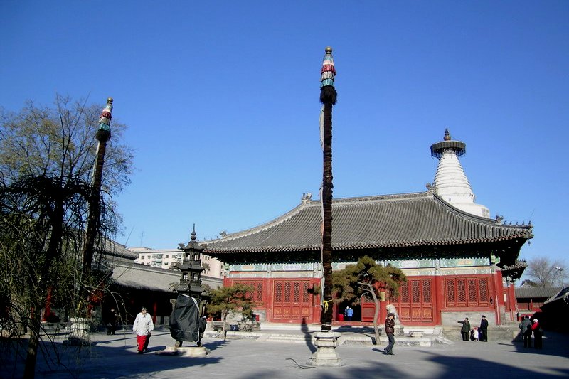 Main palace, Miaoying Temple