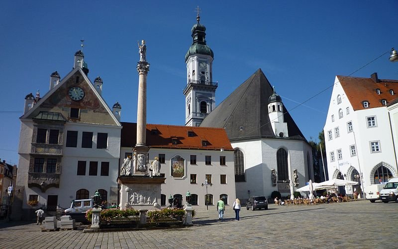 Marienplatz in Freising, with the Town Hall