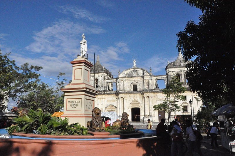 Maximo Jerez Monument, León