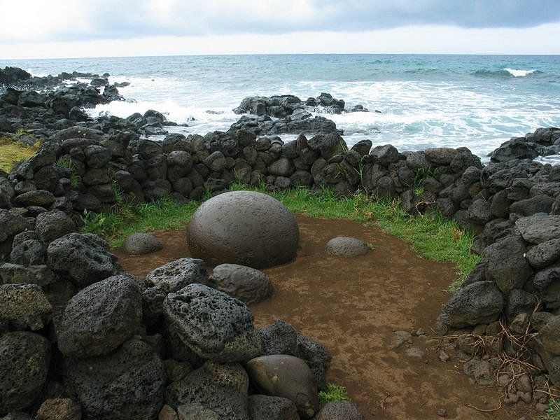Ahu Te Pito Kura, Easter Island