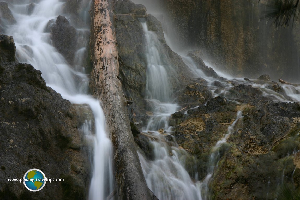 Nuorilang Waterfall, Jiuzhaigou