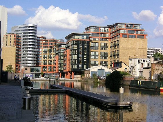 Apartments of Paddington Waterside with the Paddington Basin in the foreground