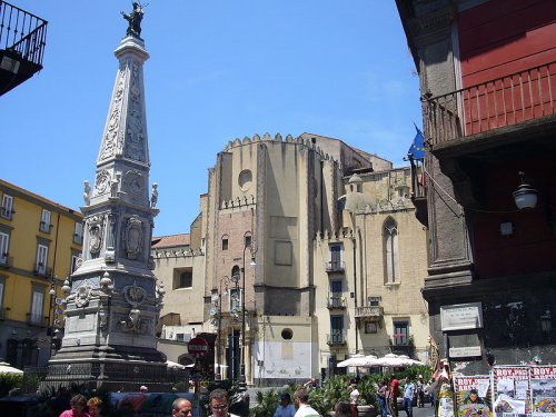 Piazza San Domenico Maggiore, Naples