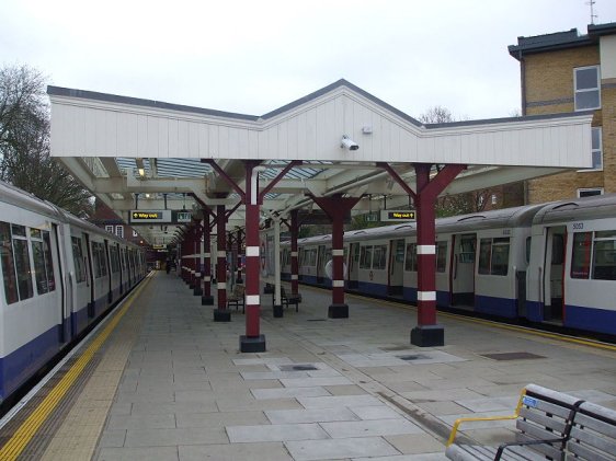 Platform level at Watford Tube Station looking north