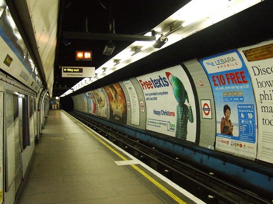 Platform level at Blackhorse Road Tube Station