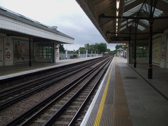 Platform level, Boston Manor Tube Station