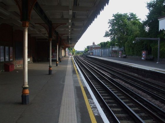 Platform level at Buckhurst Hill Tube Station