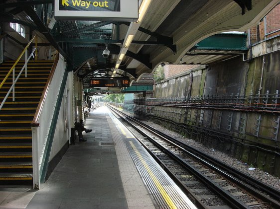 Platform level, Colindale Tube Station