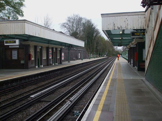 Platform level at Croxley Tube Station looking north