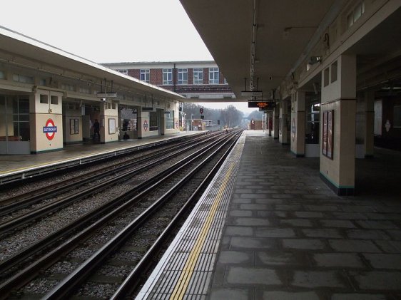 Platform level, East Finchley Tube Station