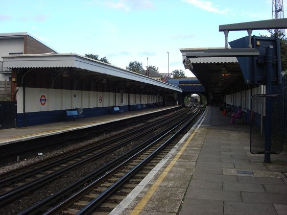 Platform level at Harlesden Station