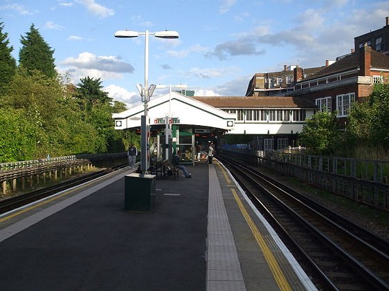 Platform level, Hendon Central Tube Station