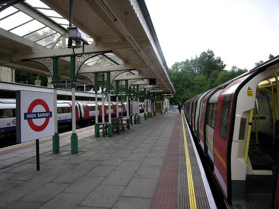 Platform level, High Barnet Tube Station