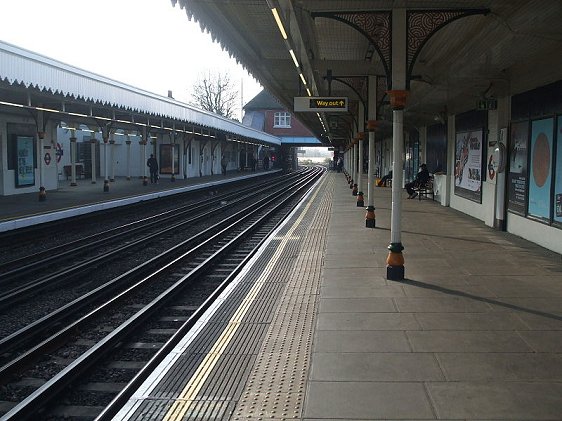Platform level at Leyton Tube Station