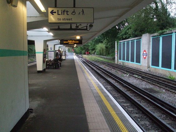 Platform level, Oakwood Tube Station