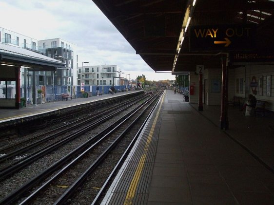Platform level at Parsons Green Tube Station