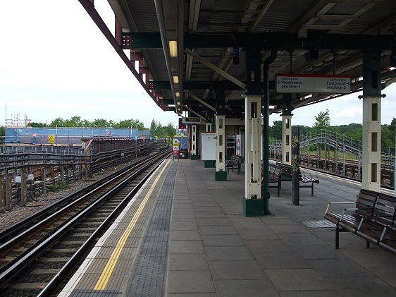 Platform level at Perivale Tube Station