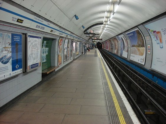 Platform level at Seven Sisters Tube Station
