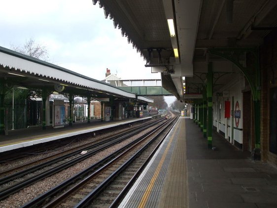 Platform level at Snaresbrook Tube Station