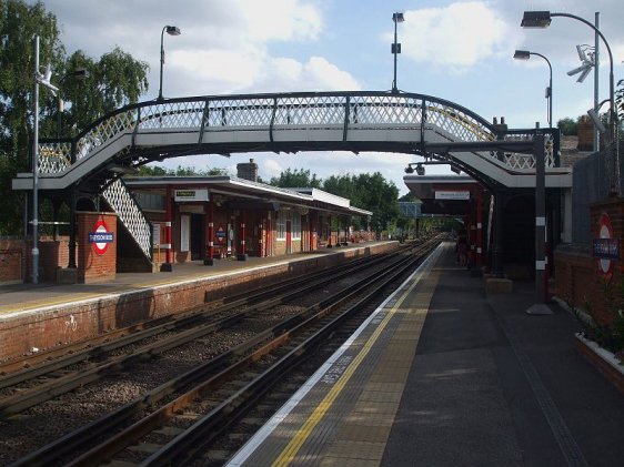 Platform level at Theydon Bois Tube Station