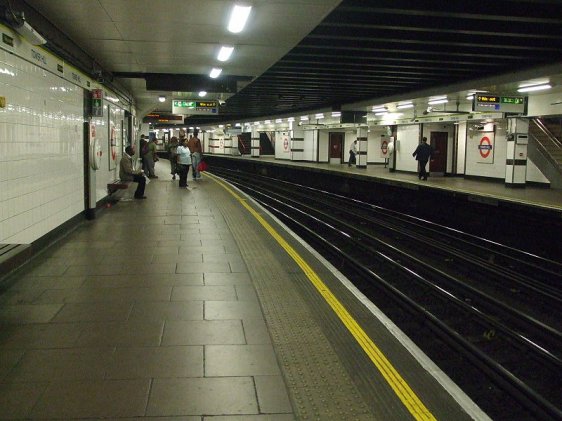 Platform level at Tower Hill Tube Station