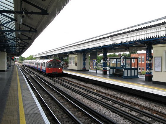 Platform level at Turnham Green Tube Station