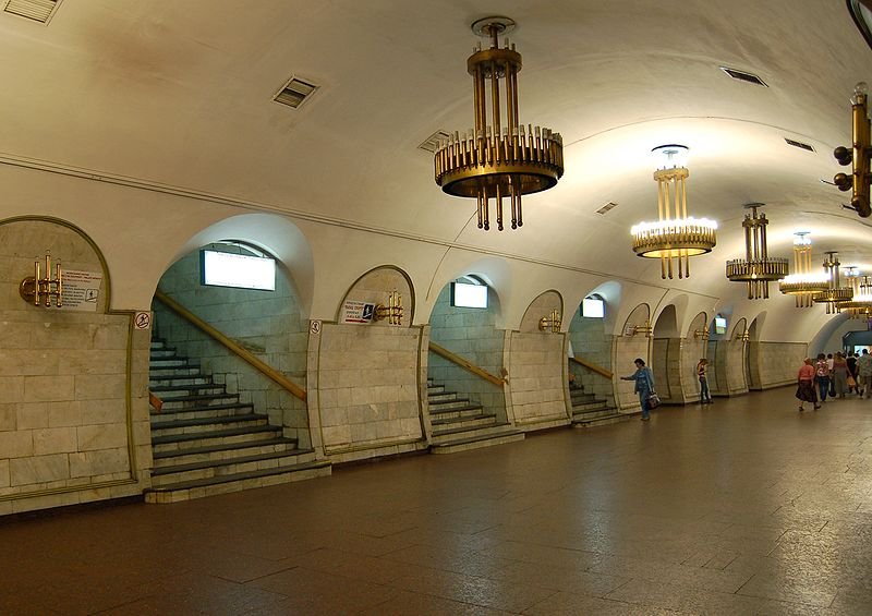 Ploscha Lva Tolstogo metro station, Kiev