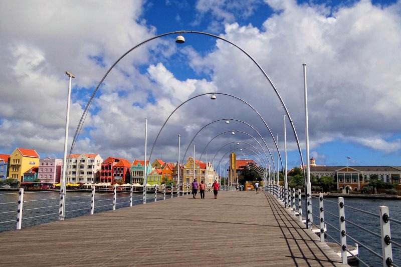 Queen Emma Bridge, Willemstad