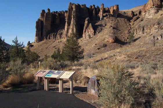 Clarno Palisades, John Day Fossil Beds National Monument