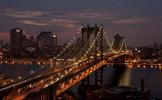 Evening view of Manhattan Bridge