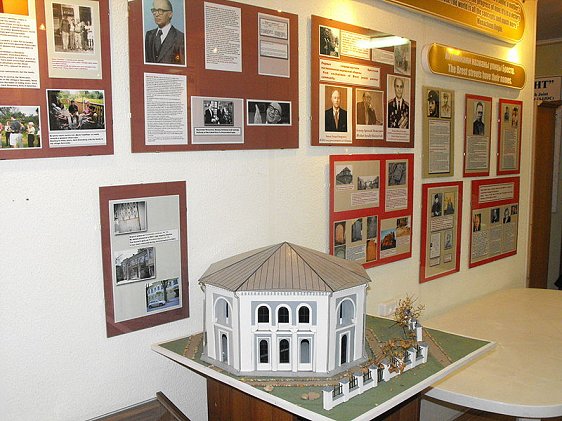 Exhibits in the Museum of Jewish Heritage