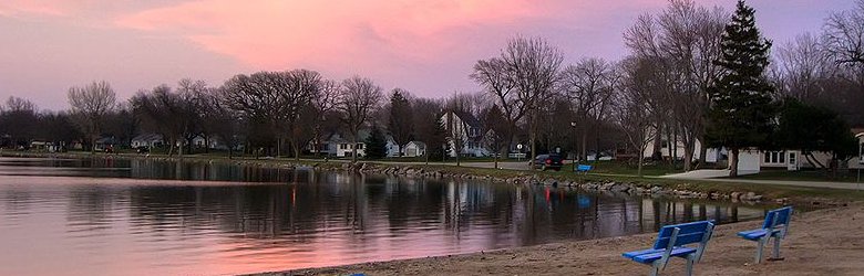 Iowa Travel Guide: sunset at Five Island Lake, Emmersburg, Iowa