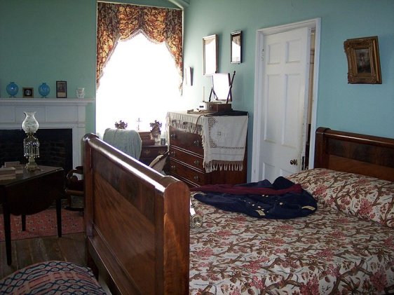 Robert E Lee's bedroom in Arlington House