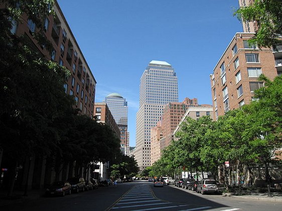 View north on South End Avenue in Battery Park City towards the World Financial Center