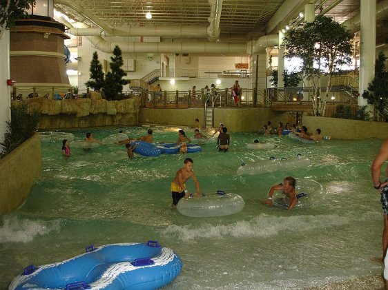 Wave pool at Water Park of America, Bloomington