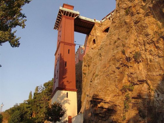 Asansör elevator at Mithatpaşa, İzmir