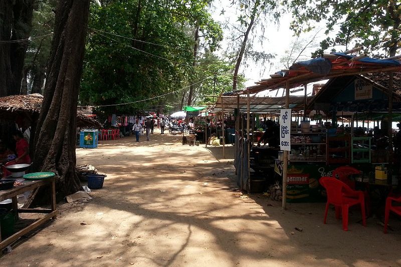 Beach cafés at Maungmagan Beach