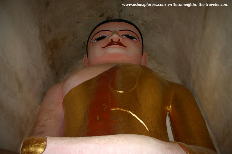 Buddha statue inside Manuha Temple