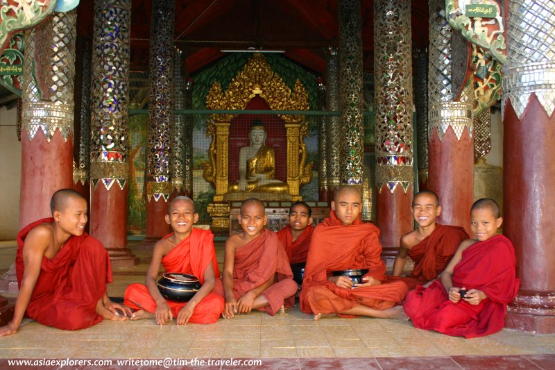 Novice monks, Shwezigon Temple, Bagan