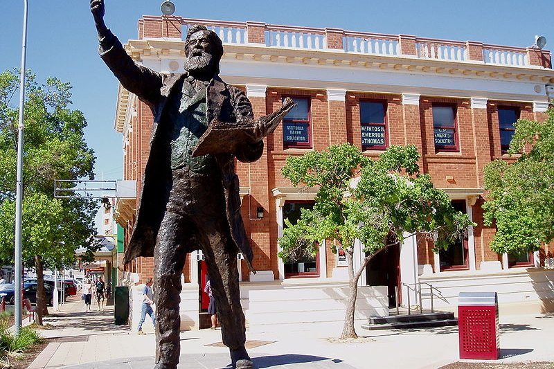 Sir Henry Parkes' statue