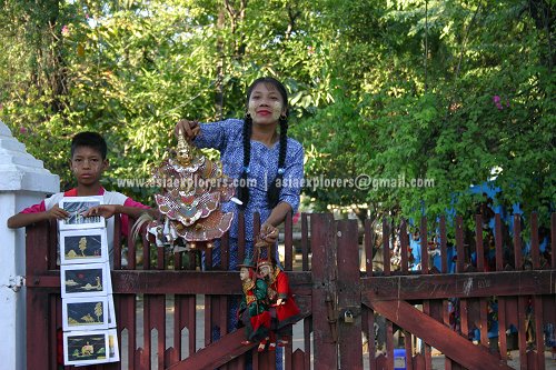 Souvenir sellers at Shwenandaw Kyaung Monastery, Mandalay